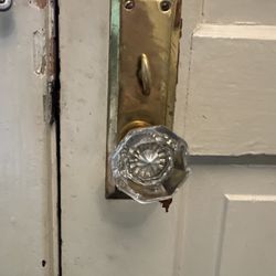 Gene's Lock Service - Inside