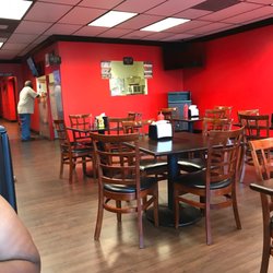 Strikeout Wingz - Seating area