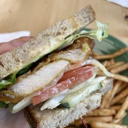 DA RA CAFE & BREW - Lemongrass chicken sandwich