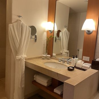 Taj Campton Place - Bathroom - Hotels Near Me - San Francisco, California Taj Campton Place - Bathroom - Hotels Near Me - San Francisco, California