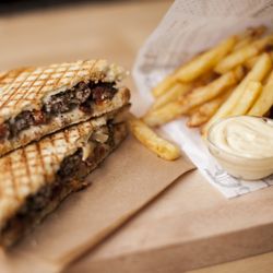 Croque François - Geoffrey et frites "maison".