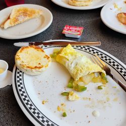 Metro Diner - Attentive service from 3 of staff. Excellent biscuit!