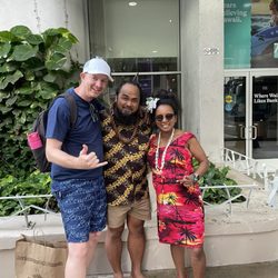 Aloha Circle Island Tours - Nui Tour guide, Aka, and new friends