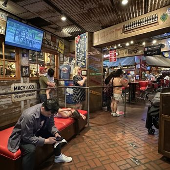 Bubba Gump Shrimp - Inside - Seafood Near Me - Universal City, California