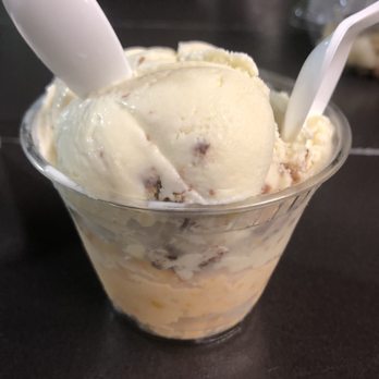 United Paleteria y Neveria - Ferraro rocher on top (very creamy) and elote ice cream on the bottom (weird consistency and has chunks of corn) - Ice Cream & Frozen Yogurt Near Me - San Leandro, California United Paleteria y Neveria - Ferraro rocher on top (very creamy) and elote ice cream on the bottom (weird consistency and has chunks of corn) - Ice Cream & Frozen Yogurt Near Me - San Leandro, California