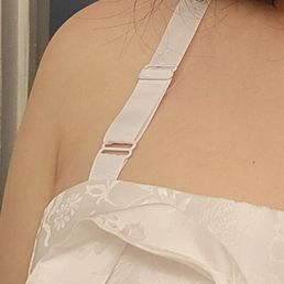 The straps on this hanbok skirt were like bra straps lol. Not appropriate for formal events.