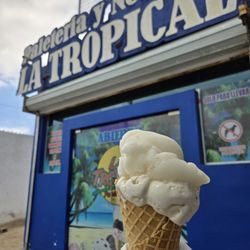 La Tropical - Two GIGANTIC scoops per cone