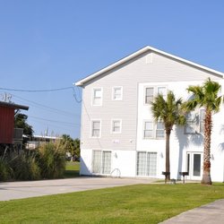 Myrtle Beach Pet Friendly Rentals - Bikini Cove. Pet friendly beach house with swimming pool.  Just steps to the beach.  North Myrtle Beach vacation rentals.