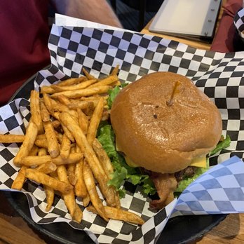 Mountain Meadows Golf Course - Burger and fries - Golf Near Me - Pomona, California