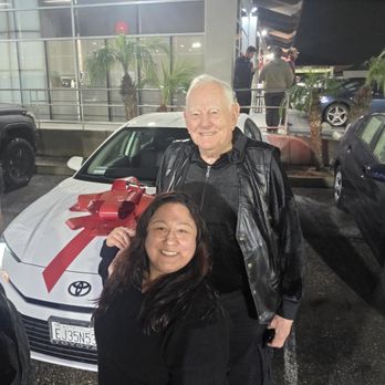 Simi Valley Toyota - Car Dealers Near Me - Simi Valley, California