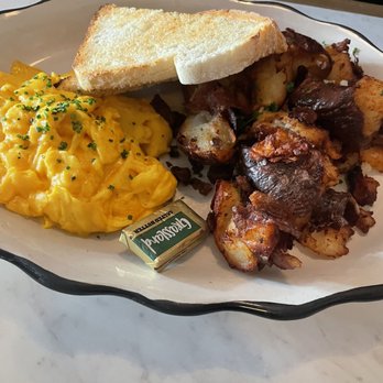 Honeypie Cafe - Two eggs, breakfast potatoes, and toast - New American Near Me - Milwaukee, Wisconsin