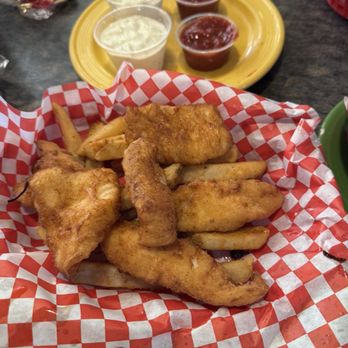 Wally's Chowder House & Broiler - Seafood Near Me - Des Moines, Washington