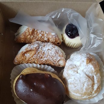 La Rose Bakery - 5 items were $6.05, so that is pretty cheap! - Bakeries Near Me - Toronto, Ontario