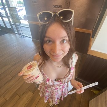 85°C Bakery Cafe-Blalock - bestie with her rose milk tea with boba - Bakeries Near Me - Houston, Texas 85°C Bakery Cafe-Blalock - bestie with her rose milk tea with boba - Bakeries Near Me - Houston, Texas