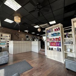 Lisa Thomas Salon
