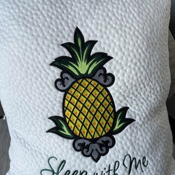 Staypineapple, An Iconic Hotel, The Loop - Sleep with Me pillow. - Hotels Near Me - Chicago, Illinois Staypineapple, An Iconic Hotel, The Loop - Sleep with Me pillow. - Hotels Near Me - Chicago, Illinois