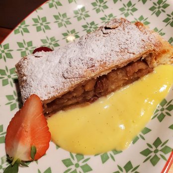 Restaurant Boucherie AuGust - Apple strudel with housemade sauce - Swiss Food Near Me - Zürich, ZH Restaurant Boucherie AuGust - Apple strudel with housemade sauce - Swiss Food Near Me - Zürich, ZH
