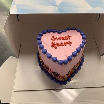 Baskin-Robbins - a heart shaped cake in a box - Ice Cream & Frozen Yogurt Near Me - Bellevue, Washington