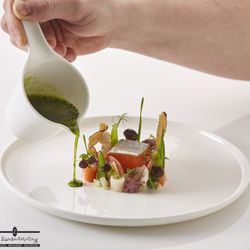 Aus unserer aktuellen Speisekarte (März 2017): Saibling, Frühlingsgemüse, Couscous