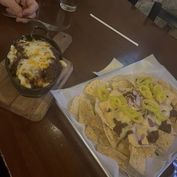The 1886 - Adult Mac n cheese w/ burnt ends & nachos with burnt ends - American Near Me - Harrisonville, Missouri