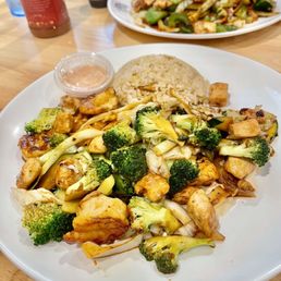 Chicken and shrimp in hibachi sauce with cabbage, zucchini, extra broccoli and yum yum to dip Chicken and shrimp in hibachi sauce with cabbage, zucchini, extra broccoli and yum yum to dip