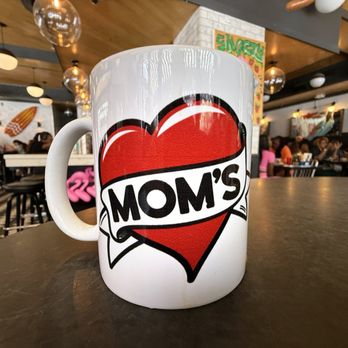Mom's Kitchen & Bar - Mom's Kitchen And Bar - Comfort Food Near Me - New York, New York