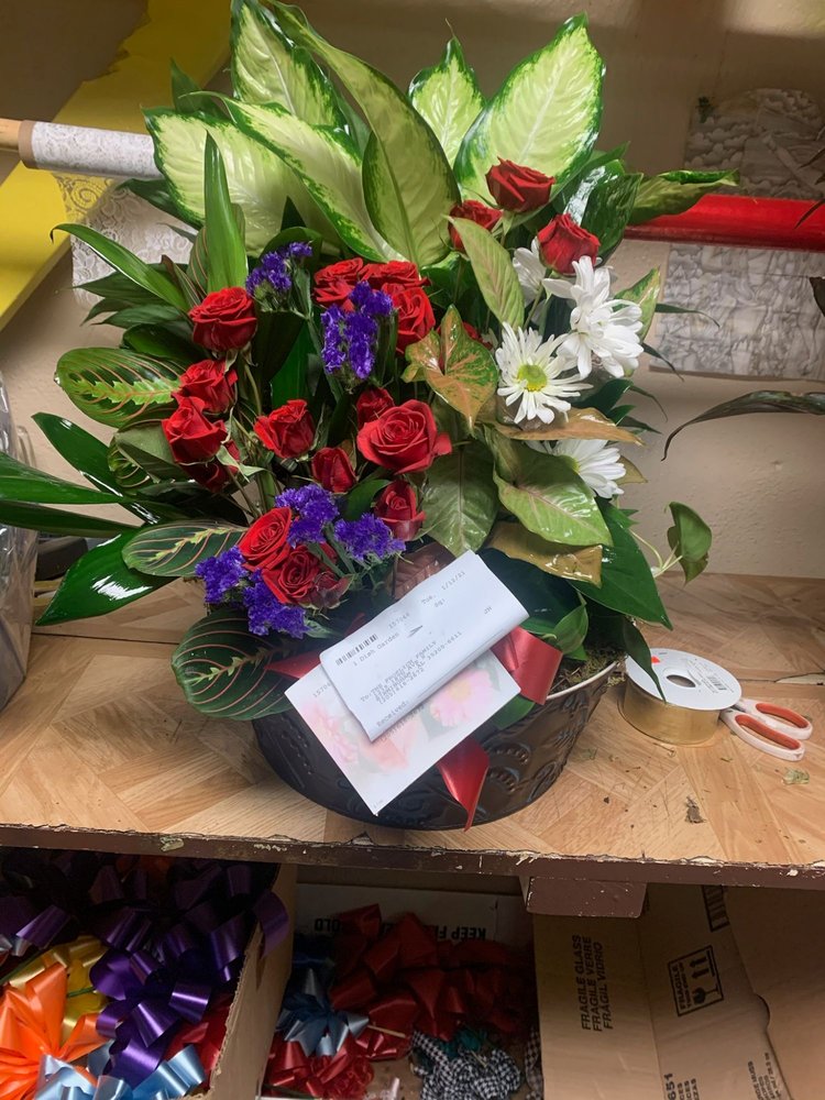 SANDY’S FLOWERS Updated August 2024 13 Photos 1482 Pearson Ave SW