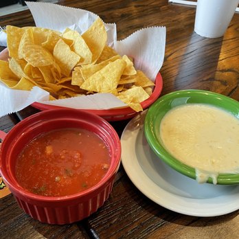 El Trompo - Chips Salsa Queso Dip - Mexican Near Me - Mason, Ohio