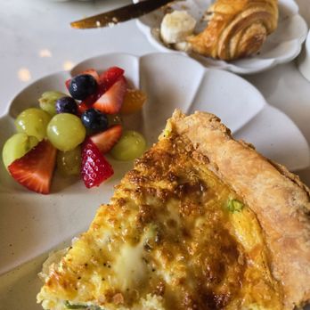 Petit Soleil - Breakfast quiche - Hotels Near Me - San Luis Obispo, California Petit Soleil - Breakfast quiche - Hotels Near Me - San Luis Obispo, California