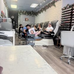 Nice Nails Spa - Nail Salon - busy with pedicures