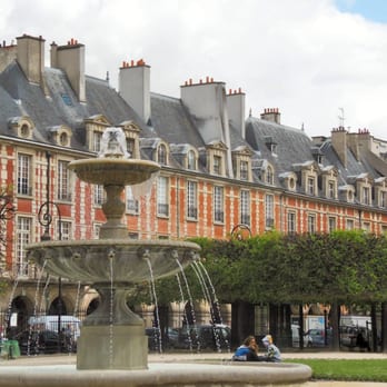 Place des Vosges - Parks Near Me - Paris, 75