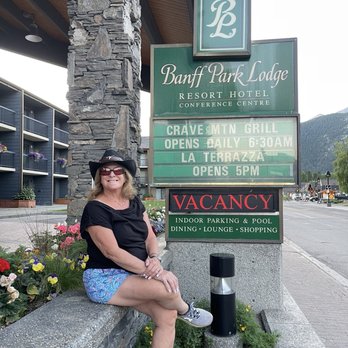 Banff Park Lodge - Hotels Near Me - Banff, Alberta