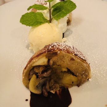 Cafe Sapori - Apple strudel with gelato - Italian Near Me - West Palm Beach, Florida