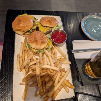 Ale & Ivy - Sliders - Sports Bars Near Me - Spring, Texas Ale & Ivy - Sliders - Sports Bars Near Me - Spring, Texas
