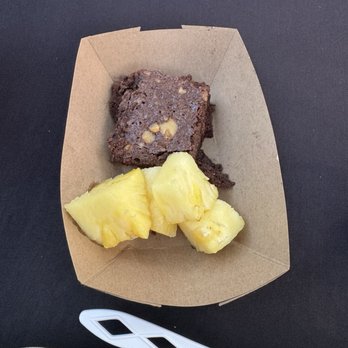 Queens Waikiki Luau - Pineapple brownie. - Dinner Theater Near Me - Honolulu, Hawaii Queens Waikiki Luau - Pineapple brownie. - Dinner Theater Near Me - Honolulu, Hawaii