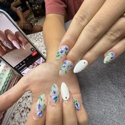 Hello Nails