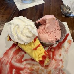 Lemon Cake with strawberry ice cream which Lemon Cake with strawberry ice cream which