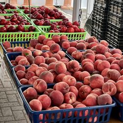 Ferjulian's Farm Stand - Peaches & nectarines