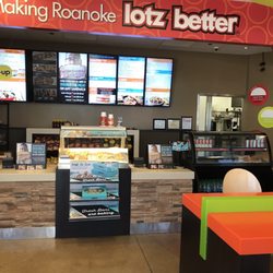 Schlotzsky's - Front end is vacant of any employees.