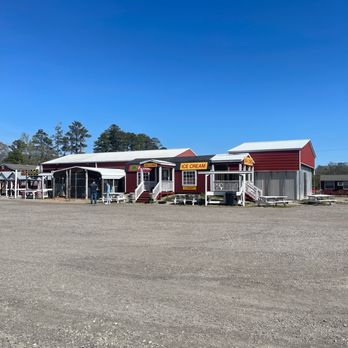 Powell's Roadside Market - a view of the outside of the store - Farmers Market Near Me - Moyock, North Carolina Powell's Roadside Market - a view of the outside of the store - Farmers Market Near Me - Moyock, North Carolina