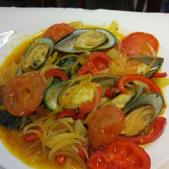 Restaurante Rio Coura - Mussels with onions, tomatoes and peppers - Portuguese Near Me - Lisbon, 11 Restaurante Rio Coura - Mussels with onions, tomatoes and peppers - Portuguese Near Me - Lisbon, 11