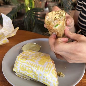 Belles Beach House - Breakfast burrito - Tiki Bars Near Me - Venice, California Belles Beach House - Breakfast burrito - Tiki Bars Near Me - Venice, California
