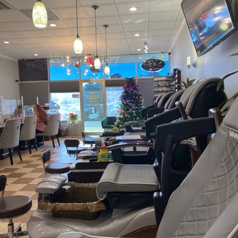 Sassy Nails VB Beach - Time for my holiday nails! This salon is so accommodating and always so a great job. - Nail Salons Near Me - Virginia Beach, Virginia Sassy Nails VB Beach - Time for my holiday nails! This salon is so accommodating and always so a great job. - Nail Salons Near Me - Virginia Beach, Virginia