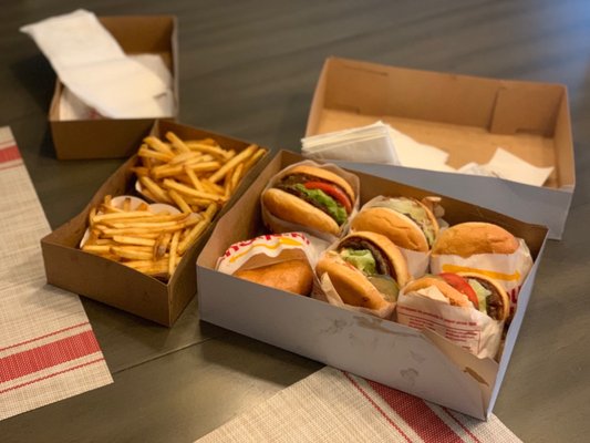 In-N-Out Burger by null