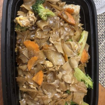 Bistro Siam - Pad Kee Mow Noodle - Thai Near Me - Santa Clara, California