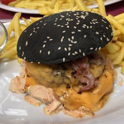 Restaurant Drei Bünde - Feiner Burger mit Pommes, aber es gibt auch feine Capuns