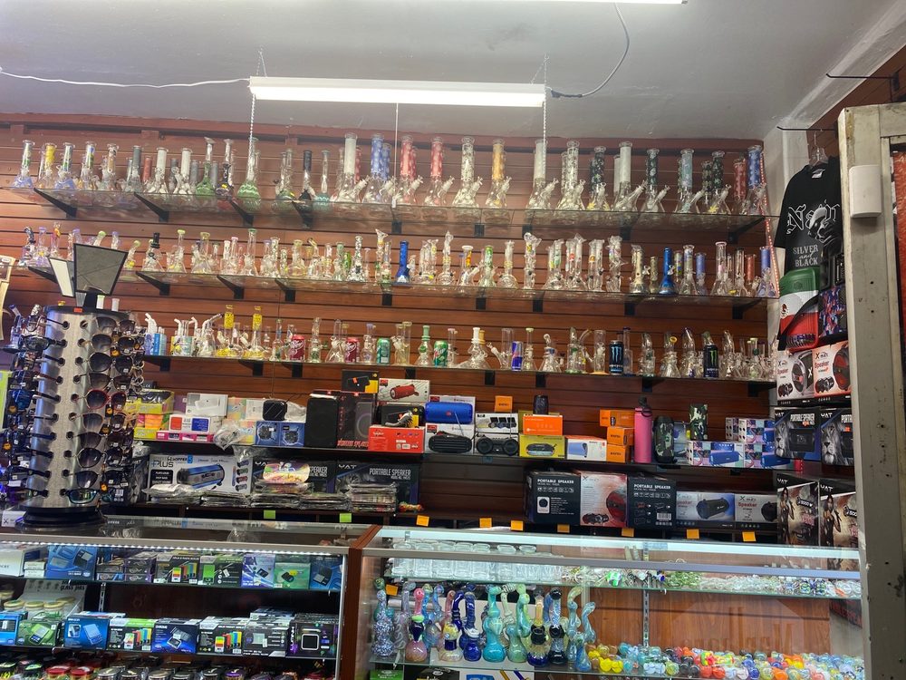 DISCOUNT SHACK & TOBACCO Updated July 2024 941 Baker St