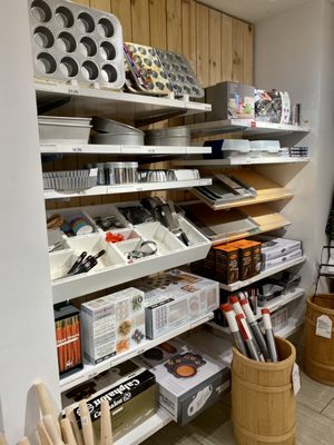 Crate & Barrel by null