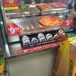 7-Eleven - Pizza at 7-11 !
