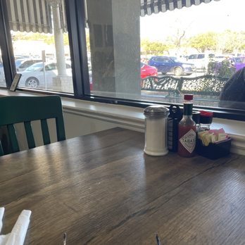 Bobbie's Southern Kitchen - A seat by the window - American Near Me - San Antonio, Texas